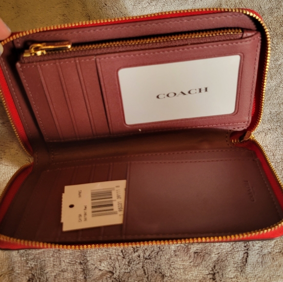 NWT Coach Long Zip Around ID Wallet Beautiful Grained Leather Red - Picture 3 of 3